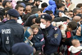 ÁUSTRIA PEDE À ALEMANHA QUE DEFINA NÚMERO MÁXIMO DE REFUGIADOS A ACOLHER