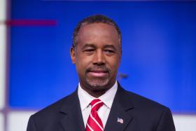 REPUBLICANO BEN CARSON ABANDONA CORRIDA À CASA BRANCA