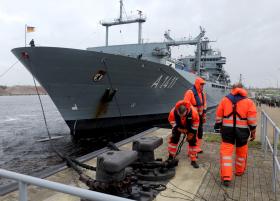 NAVIOS DA NATO NO MAR EGEU COLABORAM COM TURQUIA E GRÉCIA
