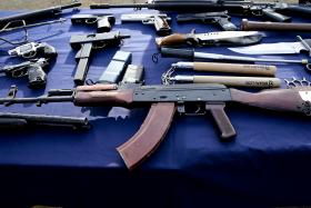 POLÍCIA MOÇAMBICANA DIZ QUE RUSGAS CONTRA A RENAMO VISAM DESATIVAR ESCONDERIJOS DE ARMAS