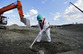 MILHARES DE JAPONESES CONTINUAM EM ABRIGOS TEMPORÁRIOS CINCO APÓS APÓS TSUNAMI