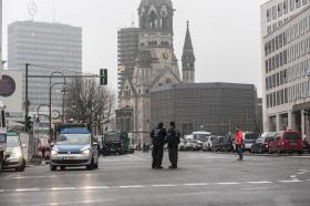 UM MORTO EM EXPLOSÃO DE CARRO ARMADILHADO EM BERLIM