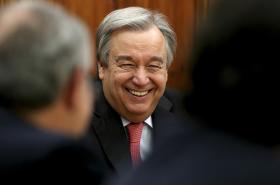 GUTERRES TENTA CONVENCER JOSÉ EDUARDO DOS SANTOS PARA APOIO ANGOLANO NA CORRIDA À ONU