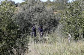 MÃE DE JOVEM ENCONTRADO MORTO EM PORTIMÃO LEVADA DO LOCAL PELA PJ