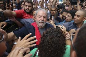 PROMOTORIA DE SÃO PAULO PEDE PRISÃO PREVENTIVA DE EX-PR BRASILEIRO LULA DA SILVA