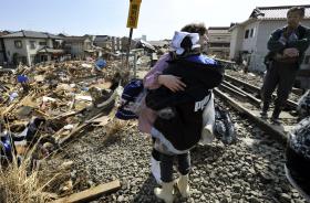JAPÃO ASSINALA QUINTO ANIVERSÁRIO DO TERRAMOTO E TSUNAMI