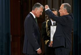 MARCELO REBELO DE SOUSA CONDECOROU ANTECESSOR COM GRANDE COLAR DA ORDEM DA LIBERDADE