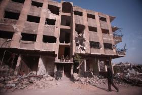 SÍRIA: PELO MENOS 39 CIVIS MORTOS EM ATAQUES EM RAQA, BASTIÃO DOS ‘JIHADISTAS’