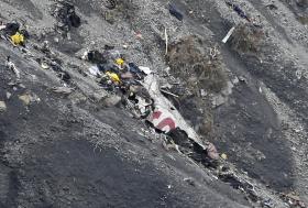 INVESTIGADORES DO ACIDENTE DA GERMANWINGS RECOMENDAM REFORÇO DO CONTROLO MÉDICO DOS PILOTOS