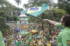 MILHARES NAS RUAS DE BRASÍLIA CONTRA DILMA, LULA E O PT