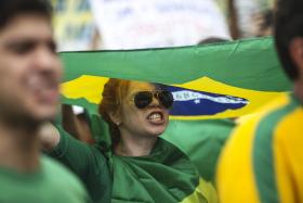 MANIFESTANTES ANTI-DILMA TENTARAM ENTRAR NO PALÁCIO DO PLANALTO — POLÍCIA