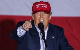 ASCENSÃO DE TRUMP É “FALHA INSTITUCIONAL” NA DEMOCRACIA NORTE-AMERICANA – JORNAL DO PC CHINÊS