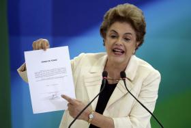 BRASIL: DEPUTADOS APROVAM COMISSÃO QUE ANALISARÁ O PROCESSO DE DESTITUIÇÃO DE PRESIDENTE