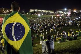 BRASIL: PRESIDENTE DA COMISSÃO DE DESTITUIÇÃO ADMITE PESO DAS RUAS