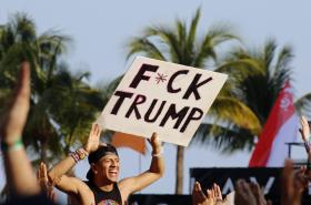 OPOSITORES A DONALD TRUMP BLOQUEIAM ESTRADA ANTES DE COMÍCIO DO CANDIDATO