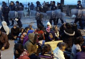 CENTENAS DE MILHARES DE MIGRANTES NA LÍBIA À ESPERA DE ENTRAR NA EUROPA — MINISTRO FRANCÊS