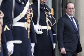 HOLLANDE DIZ QUE NUNCA PENSOU ADIAR OU SUSPENDER EURO2016 APÓS ATAQUES TERRORISTAS