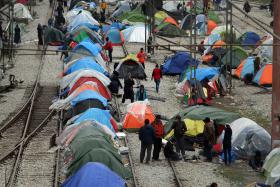 MIGRAÇÕES: GRÉCIA COMEÇA A RETIRAR PESSOAS DO CAMPO DE IDOMENI