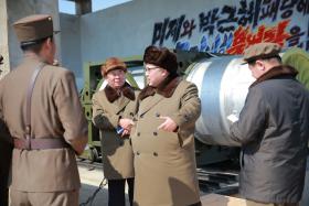 EXÉRCITO DA COREIA DO NORTE SIMULA ATAQUE AO GOVERNO SUL-COREANO