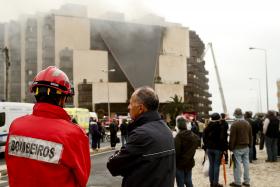 MORADORES DO CASCAIS ATRIUM TEMEM DESALOJAMENTO APÓS ESTRAGOS CAUSADOS POR INCÊNDIO