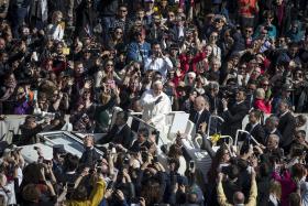 MIGRAÇÕES: PAPA FRANCISCO FALA CONTRA “REJEIÇÃO” DE REFUGIADOS NA EUROPA