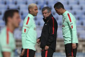 FERNANDO SANTOS DIZ QUE PORTUGAL-BÉLGICA DEMONSTRA QUE “O FUTEBOL NÃO TEM MEDO”