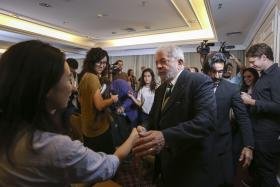 LULA CONFESSA-SE TRISTE COM A POSSIBILIDADE DO PMDB SAIR DO GOVERNO BRASILEIRO