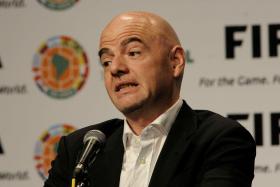 INFANTINO GARANTE QUE FIFA QUER TRABALHAR NO REFORÇO DA SEGURANÇA NOS ESTÁDIOS