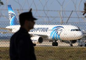 TERMINOU SEQUESTRO DE AVIÃO EGÍPCIO, REFÉNS LIBERTADOS E SEQUESTRADOR DETIDO