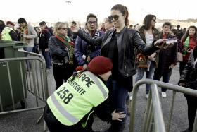 PORTUGAL-BÉLGICA COM REVISTAS MINUCIOSAS À ENTRADA DO ESTÁDIO MUNICIPAL DE LEIRIA