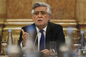 INQUÉRITO/BANIF: LUÍS AMADO LAMENTA FIM DO BANCO E DIZ-SE COM “SENSAÇÃO DE MORRER NA PRAIA”