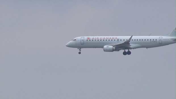 TORY PEDE AOS FEDERAIS PARA REDUZIR O RUÍDO DOS AVIÕES SOBRE O CENTRO DE TORONTO