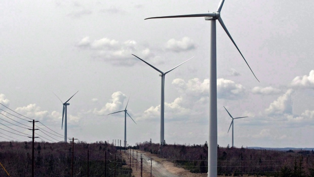 As turbinas eólicas geram energia em Dalhousie Mountain, N. C., nesta foto de arquivo de 2010. (The Canadian Press/Andrew Vaughan)