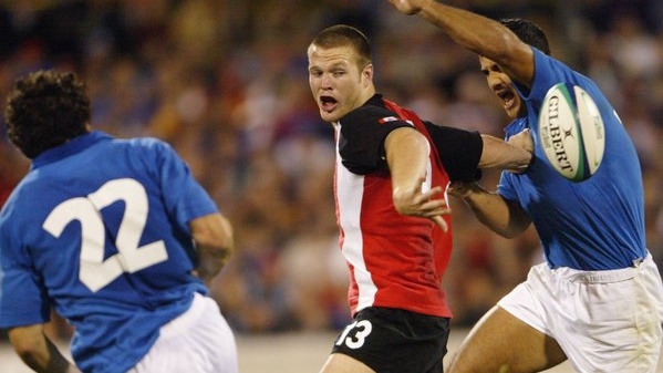 O ex-astro do râguebi canadiano John Cannon, centro, morreu de um ataque cardíaco. (@RugbyCanada/Twitter)