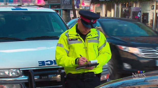 MULTAS POR ESTACIONAMENTO ILEGAL SOBEM EM TORONTO