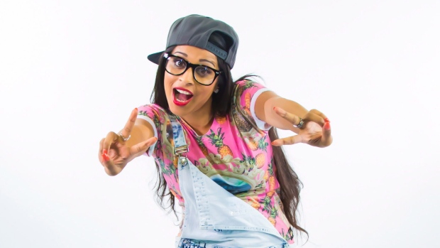 Lilly Singh de Toronto integra a lista das 30 pessoas mais influentes na internet da Time. No início deste ano, a sensação do YouTube, que é popularmente conhecida como Supermulher, atingiu o top-10 da lista da Forbes para as mais bem pagas estrelas do YouTube. (Rick Matharu/Canadian Press)