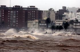 TEMPESTADES NO URUGUAI MATAM SETE PESSOAS E DEIXAM 3.600 DESLOCADAS