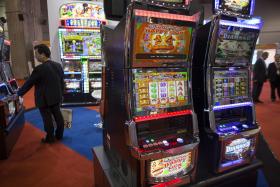 RECEITAS DOS CASINOS DE MACAU CAÍRAM 16,3% EM MARÇO