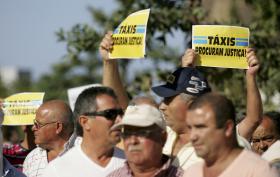 TAXISTAS INICIAM SEMANA DE PROTESTO CONTRA ATIVIDADE DA UBER