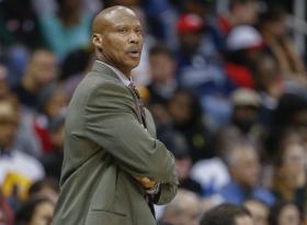 LAKERS ANUNCIAM SAÍDA DO TREINADOR BYRON SCOTT