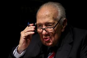 CONSTITUINTES RECEBEM HOJE DIPLOMA DE DEPUTADO HONORÁRIO, MÁRIO SOARES É O PRIMEIRO