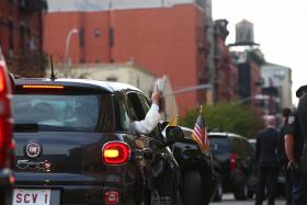 FIAT USADO PELO PAPA EM NOVA IORQUE ARREMATADO POR 300 MIL DÓLARES EM LEILÃO