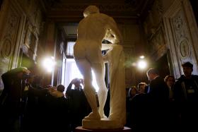 ESTÁTUA DE HÉRCULES EM FRANÇA PASSA A TER PÉNIS AMOVÍVEL PARA EVITAR VANDALISMO