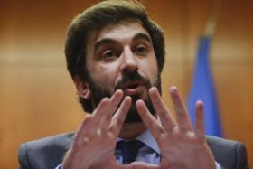 MINISTRO DIZ QUE QUEM CRITICA O GOVERNO TEM VISÃO CONSERVADORA DA EDUCAÇÃO