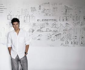 ARQUITETO CHILENO ALEJANDRO ARAVENA RECEBE PRÉMIO PRITZKER