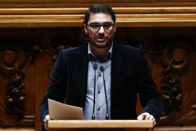 COMUNISTAS DEFENDEM 35 HORAS DE TRABALHO SEMANAL PARA TODOS