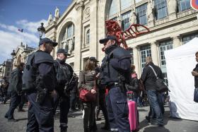 MAIS DE MIL PESSOAS NA RUA EM BRUXELAS CONTRA TERROR E ÓDIO