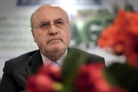 CAPOULAS SANTOS PEDE A BRUXELAS “RÁPIDA IMPLEMENTAÇÃO” DE AJUDAS A SETORES DO LEITE E SUINICULTURA