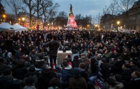 POLÍCIA DESMOBILIZA PELA SEGUNDA NOITE CENTENAS DE “INDIGNADOS” EM PARIS