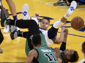 BOSTON CELTICS ‘QUEBRAM’ SÉRIE DE 54 VITÓRIAS EM CASA DOS GOLDEN STATE WARRIORS